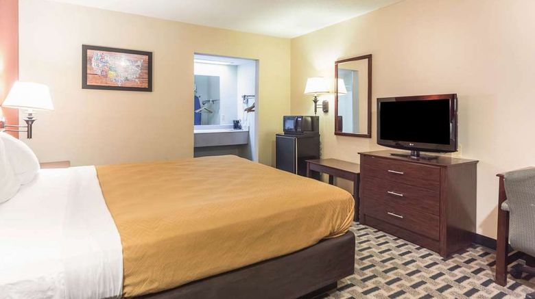 <b>Econo Lodge Room</b>. Images powered by <a href="https://iceportal.shijigroup.com/" title="IcePortal" target="_blank">IcePortal</a>.