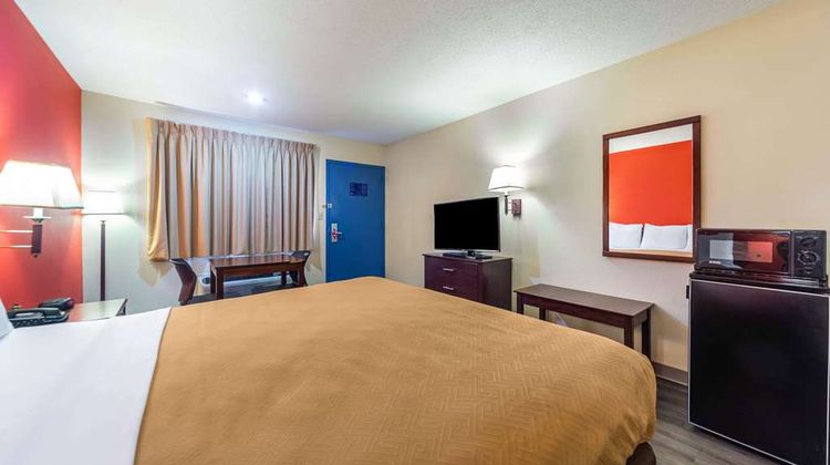 Econo Lodge Room