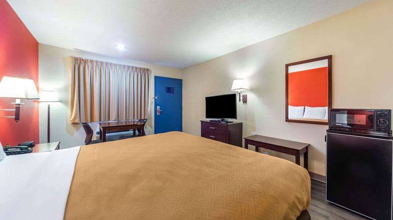 <b>Econo Lodge Room</b>. Images powered by <a href="https://iceportal.shijigroup.com/" title="IcePortal" target="_blank">IcePortal</a>.