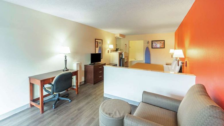 <b>Econo Lodge Suite</b>. Images powered by <a href="https://iceportal.shijigroup.com/" title="IcePortal" target="_blank">IcePortal</a>.