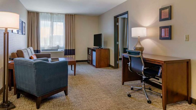 <b>Comfort Inn Suite</b>. Images powered by <a href="https://iceportal.shijigroup.com/" title="IcePortal" target="_blank">IcePortal</a>.