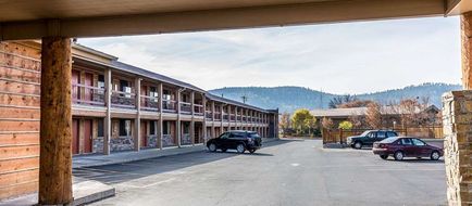 Econo Lodge Inn & Suites Exterior