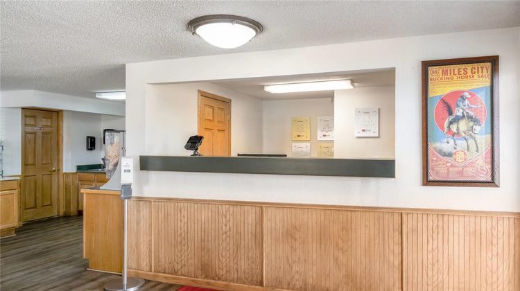 Econo Lodge Miles City Lobby