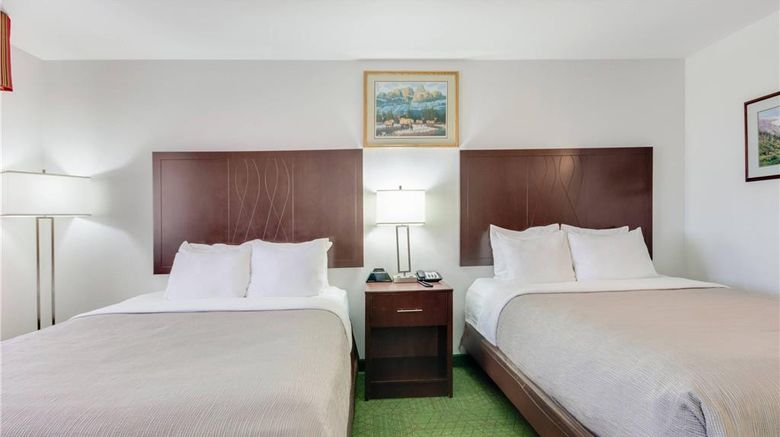 <b>Quality Inn Room</b>. Images powered by <a href="https://iceportal.shijigroup.com/" title="IcePortal" target="_blank">IcePortal</a>.