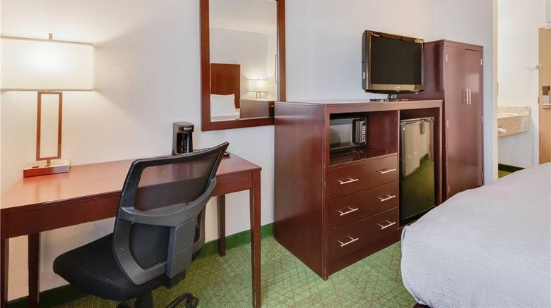 <b>Quality Inn Room</b>. Images powered by <a href="https://iceportal.shijigroup.com/" title="IcePortal" target="_blank">IcePortal</a>.