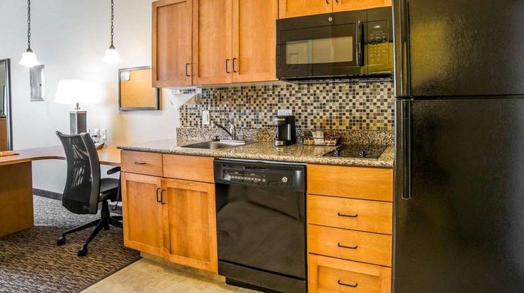 MainStay Suites Sidney Suite