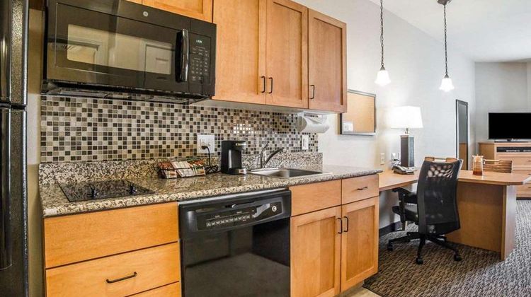 MainStay Suites Sidney Suite