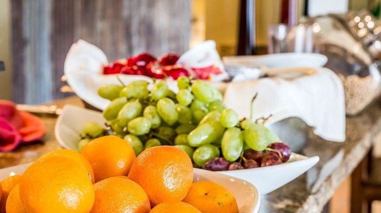 <b>Yellowstone Valley Lodge, Ascend Collect Restaurant</b>. Images powered by <a href="https://iceportal.shijigroup.com/" title="IcePortal" target="_blank">IcePortal</a>.
