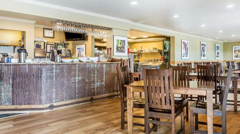 <b>Yellowstone Valley Lodge, Ascend Collect Restaurant</b>. Images powered by <a href="https://iceportal.shijigroup.com/" title="IcePortal" target="_blank">IcePortal</a>.