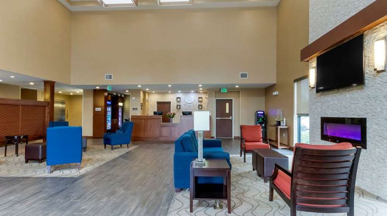 <b>Comfort Suites Billings Lobby</b>. Images powered by <a href="https://iceportal.shijigroup.com/" title="IcePortal" target="_blank">IcePortal</a>.