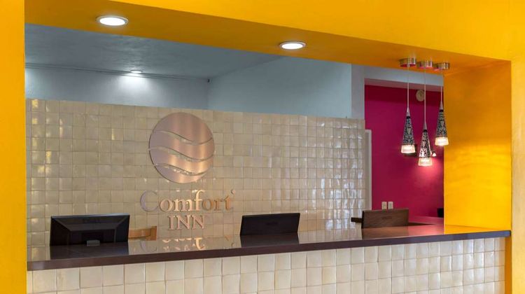 Comfort Inn Monterrey Valle Lobby