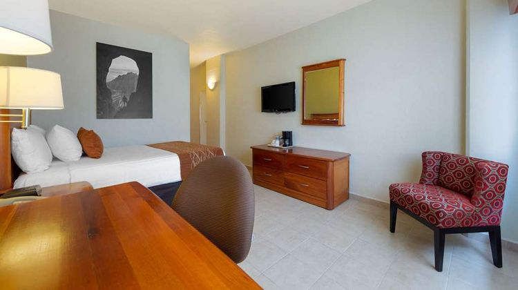 Comfort Inn Monterrey Valle Room