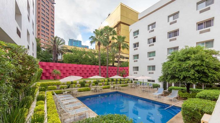 Comfort Inn Monterrey Valle Pool