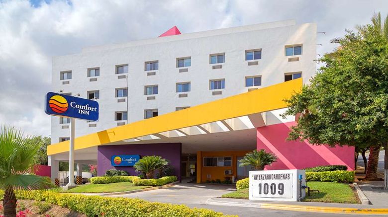<b>Comfort Inn Monterrey Valle Exterior</b>. Images powered by <a href="https://iceportal.shijigroup.com/" title="IcePortal" target="_blank">IcePortal</a>.
