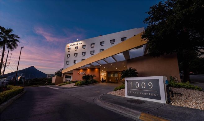 Comfort Inn Monterrey Valle Exterior