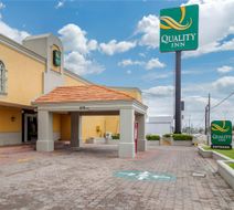 Quality Inn Exterior