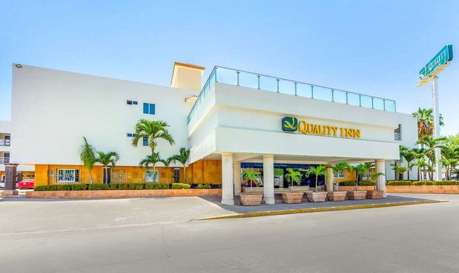Quality Inn Mazatlan Exterior