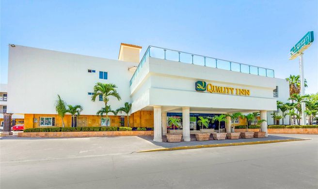 Quality Inn Mazatlan Exterior