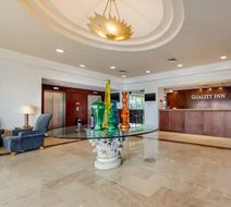 Quality Inn Monterrey La Fe Lobby