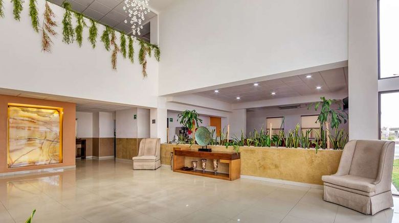 <b>Comfort Inn Lobby</b>. Images powered by <a href="https://iceportal.shijigroup.com/" title="IcePortal" target="_blank">IcePortal</a>.