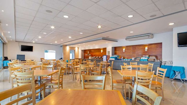 <b>Comfort Inn Morelia Restaurant</b>. Images powered by <a href="https://iceportal.shijigroup.com/" title="IcePortal" target="_blank">IcePortal</a>.