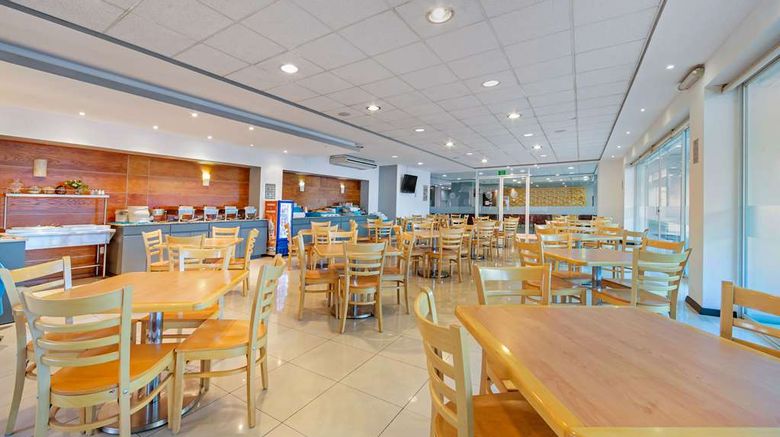 <b>Comfort Inn Morelia Restaurant</b>. Images powered by <a href="https://iceportal.shijigroup.com/" title="IcePortal" target="_blank">IcePortal</a>.