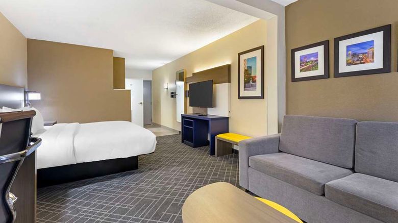<b>Comfort Suites Hanes Mall Room</b>. Images powered by <a href="https://iceportal.shijigroup.com/" title="IcePortal" target="_blank">IcePortal</a>.