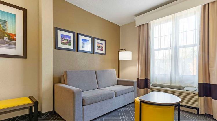 Comfort Suites Hanes Mall Room