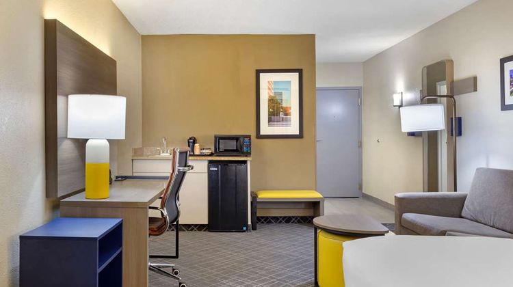 Comfort Suites Hanes Mall Suite