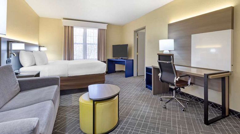 <b>Comfort Suites Hanes Mall Suite</b>. Images powered by <a href="https://iceportal.shijigroup.com/" title="IcePortal" target="_blank">IcePortal</a>.