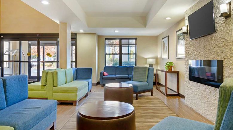 <b>Comfort Suites Hanes Mall Lobby</b>. Images powered by <a href="https://iceportal.shijigroup.com/" title="IcePortal" target="_blank">IcePortal</a>.