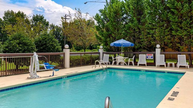 Quality Inn near High Point University Pool