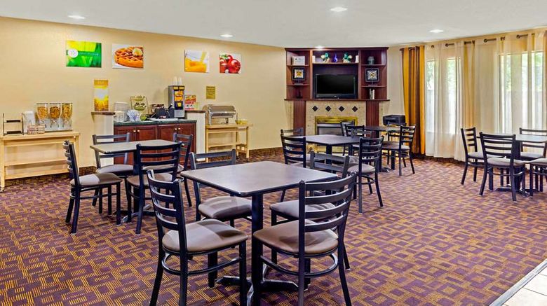 <b>Quality Inn near High Point University Restaurant</b>. Images powered by <a href="https://iceportal.shijigroup.com/" title="IcePortal" target="_blank">IcePortal</a>.