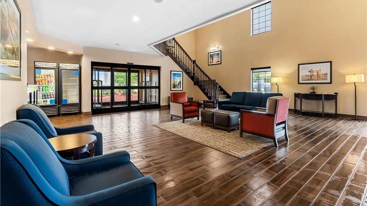 Comfort Suites near Camp Lejeune Lobby