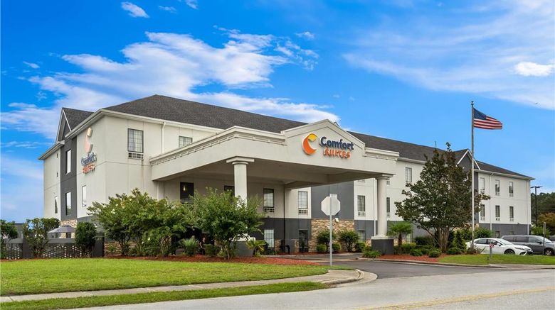 <b>Comfort Suites near Camp Lejeune Exterior</b>. Images powered by <a href="https://iceportal.shijigroup.com/" title="IcePortal" target="_blank">IcePortal</a>.