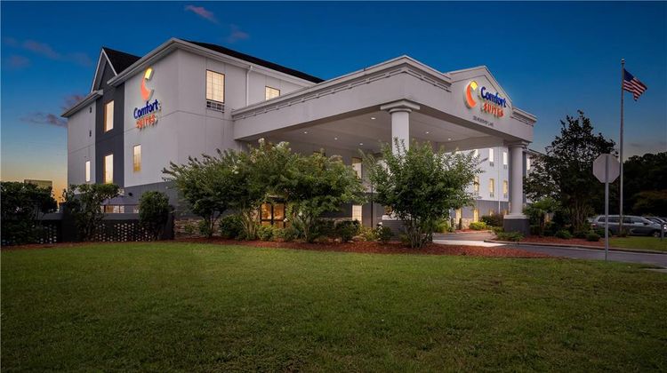 Comfort Suites near Camp Lejeune Exterior