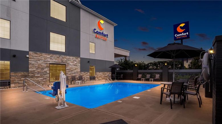 <b>Comfort Suites near Camp Lejeune Pool</b>. Images powered by <a href="https://iceportal.shijigroup.com/" title="IcePortal" target="_blank">IcePortal</a>.