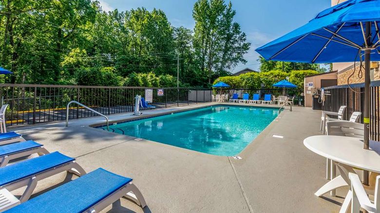 <b>Comfort Inn Executive Park Pool</b>. Images powered by <a href="https://iceportal.shijigroup.com/" title="IcePortal" target="_blank">IcePortal</a>.
