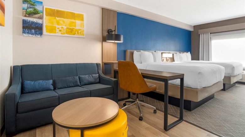 <b>Comfort Suites Suite</b>. Images powered by <a href="https://iceportal.shijigroup.com/" title="IcePortal" target="_blank">IcePortal</a>.