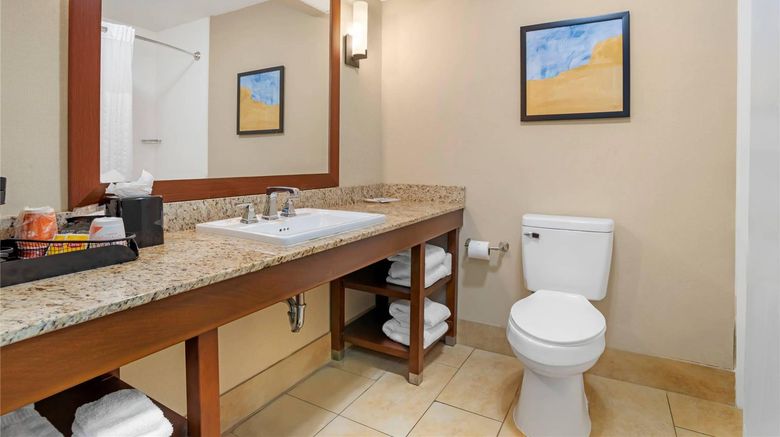 <b>Comfort Suites Room</b>. Images powered by <a href="https://iceportal.shijigroup.com/" title="IcePortal" target="_blank">IcePortal</a>.