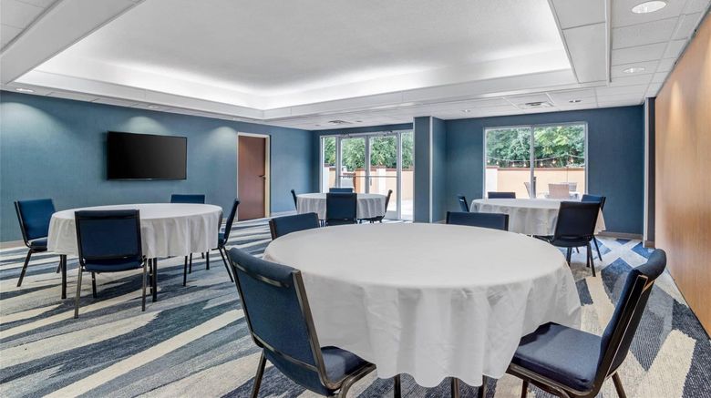 <b>Comfort Suites Meeting</b>. Images powered by <a href="https://iceportal.shijigroup.com/" title="IcePortal" target="_blank">IcePortal</a>.
