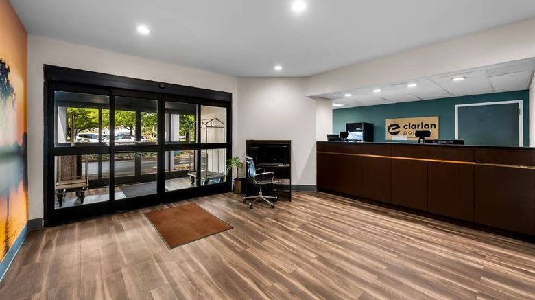 <b>Clarion Pointe Apex Holly Springs Lobby</b>. Images powered by <a href="https://iceportal.shijigroup.com/" title="IcePortal" target="_blank">IcePortal</a>.