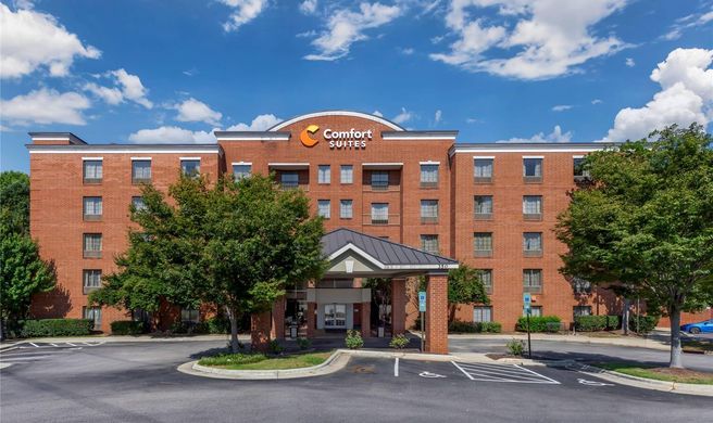 Comfort Suites Exterior