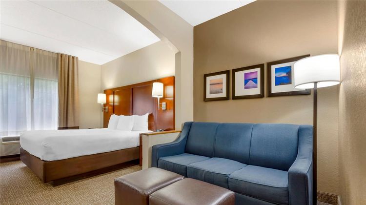 Comfort Suites Suite
