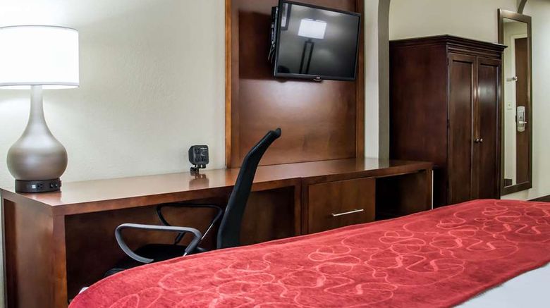 <b>Comfort Suites University-Research Park Suite</b>. Images powered by <a href="https://iceportal.shijigroup.com/" title="IcePortal" target="_blank">IcePortal</a>.