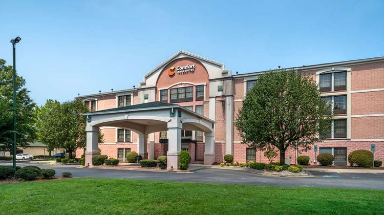 Comfort Inn and Suites Cornelius Lake Norman Exterior