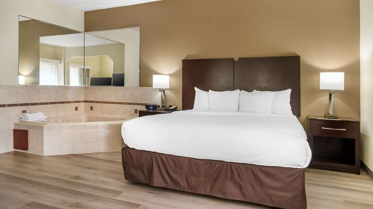 Comfort Inn and Suites Cornelius Lake Norman Room