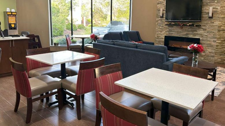 <b>Quality Inn & Suites of Tarboro Lobby</b>. Images powered by <a href="https://iceportal.shijigroup.com/" title="IcePortal" target="_blank">IcePortal</a>.