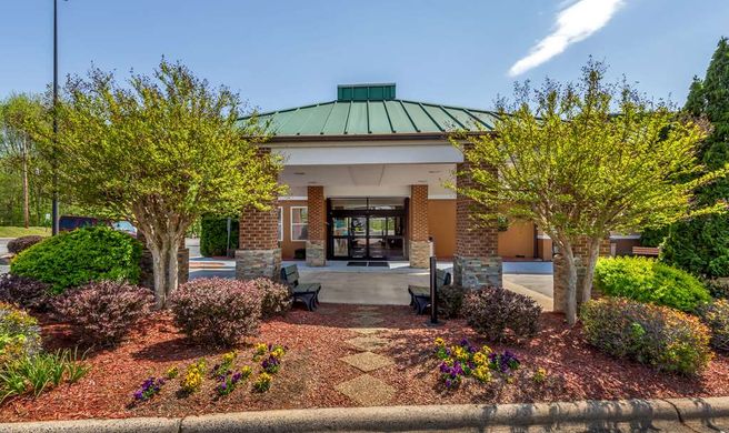 Quality Inn Exterior