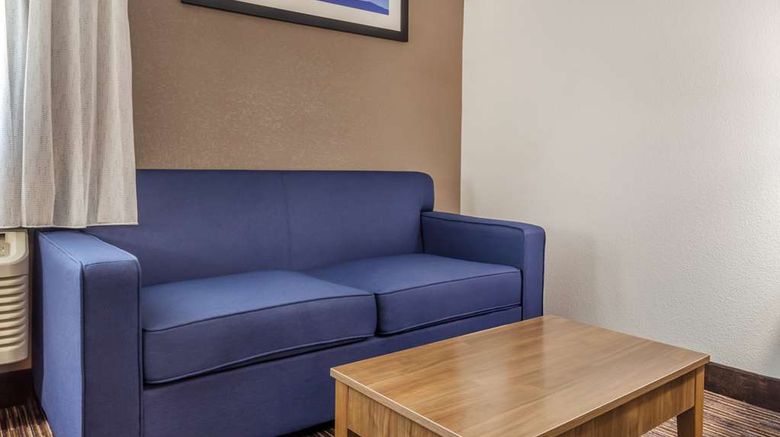 <b>Quality Inn Room</b>. Images powered by <a href="https://iceportal.shijigroup.com/" title="IcePortal" target="_blank">IcePortal</a>.